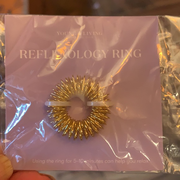 NEW sealed box of 8 aroma rings and bonus reflexology ring - Picture 4 of 4